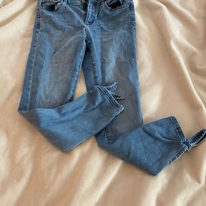 Ann Taylor size 2 jeans with bow detail at ankle